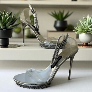 Jessica Rich Silver Chain Stiletto Pumps Size 41 New in Box Ankle Straps